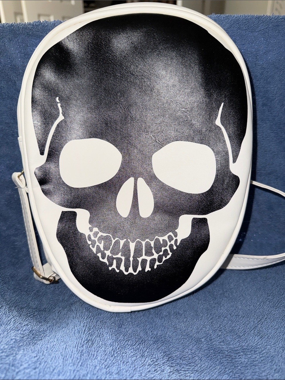 LOW START!!! White Crossbody Skull Graphic Bag